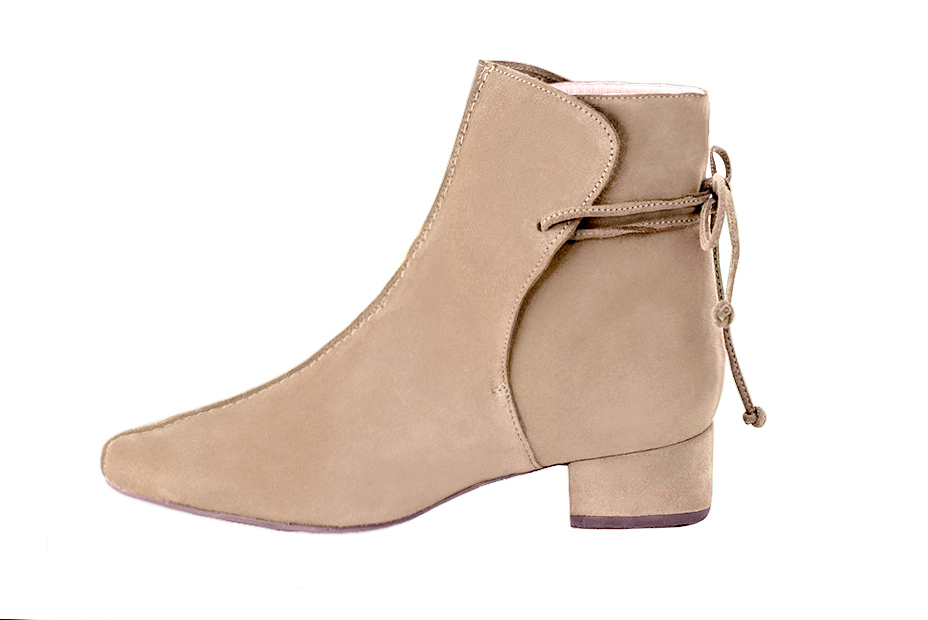 French elegance and refinement for these tan beige dress booties with laces at the back, 
                available in many subtle leather and colour combinations. Customise or not, with your materials and colours.
This charming ankle boot with its back lacing fits snugly around the ankle.
  
                Matching clutches for parties, ceremonies and weddings.   
                You can customize these lace-up ankle boots to perfectly match your tastes or needs, and have a unique model.  
                Choice of leathers, colours, knots and heels. 
                Wide range of materials and shades carefully chosen.  
                Rich collection of flat, low, mid and high heels.  
                Small and large shoe sizes - Florence KOOIJMAN